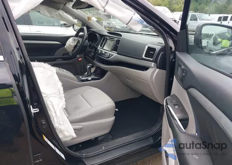 2018 Toyota Highlander Le Plus из США, поврежденный, VIN 5TDBZRFH0JS891258